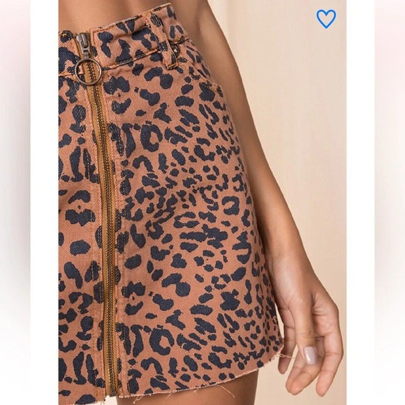 FREE PEOPLE WE THE FREE Animal Print Zip It Up Printed Mini Skirt Size 26 - Picture 11 of 13